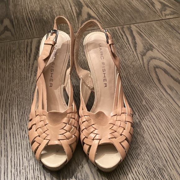 Marc Fisher basket weave nude heel - Picture 2 of 6